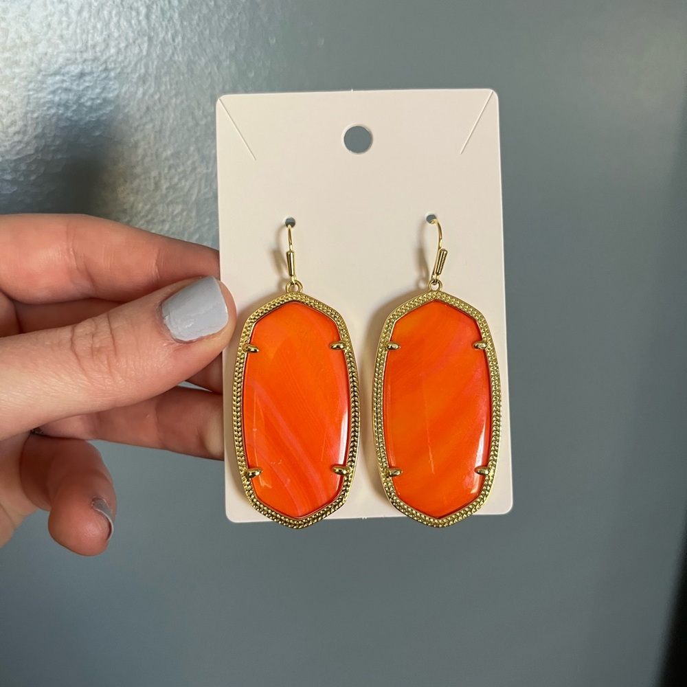 Kendra Scott Danielle Earrings in Orange Mother of Pearl & Yellow Gold